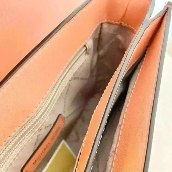 Michael Kors Carmen Medium Monogram Flap Crossbody leather sherbert - Picture 6 of 11